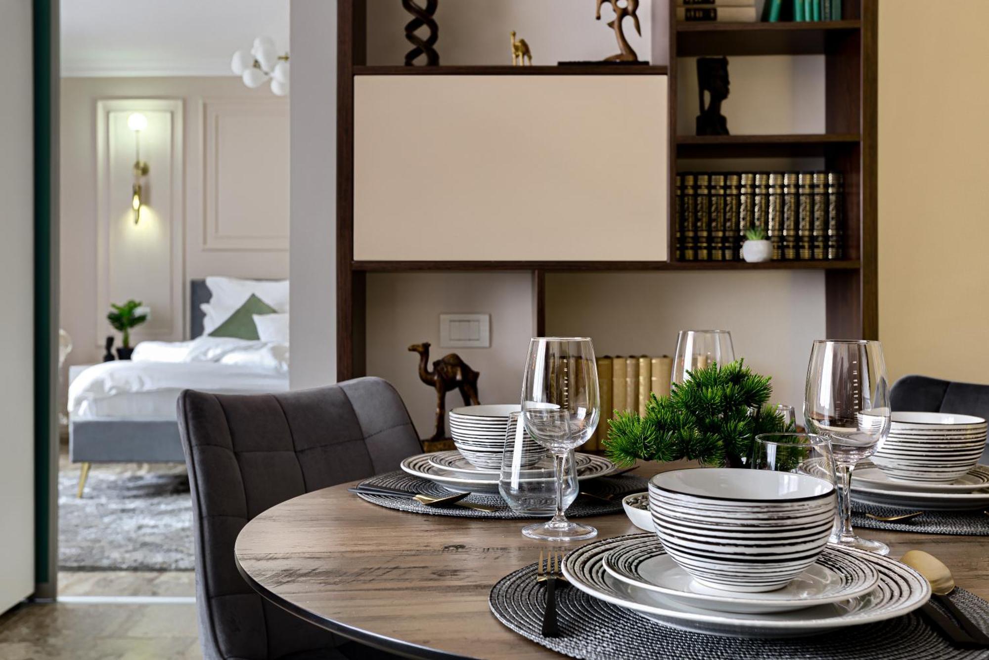 Sika Royal Garden & Spa Central Apartment Arad Buitenkant foto
