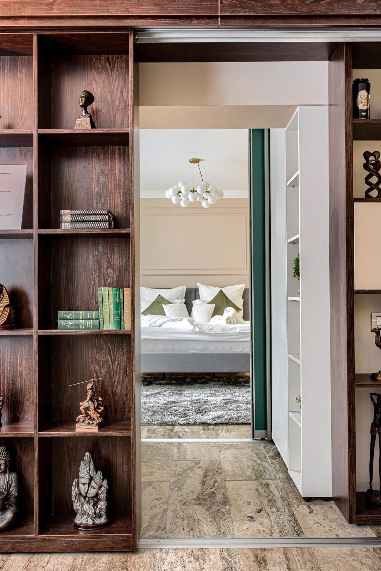 Sika Royal Garden & Spa Central Apartment Arad Buitenkant foto